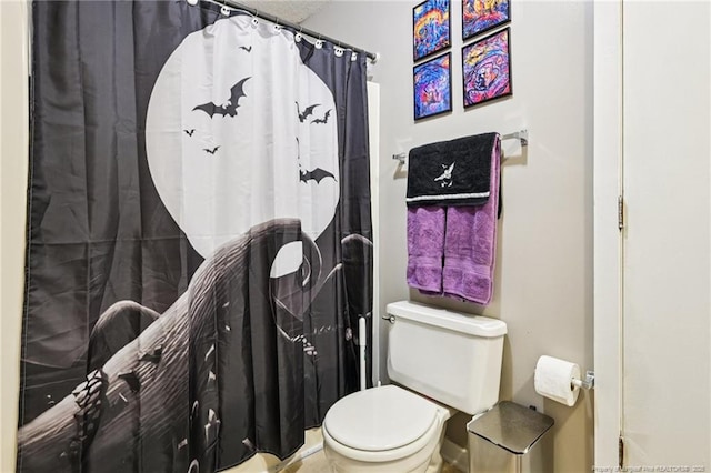 5905 Waters Edge Dr, Fayetteville, NC 28314 - full bathroom featuring toilet and a shower with curtain