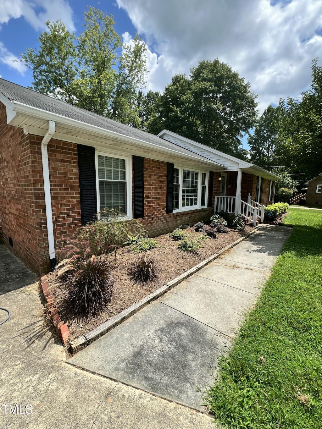 1526 Regency Ct, Burlington, NC 27215 - photo 1
