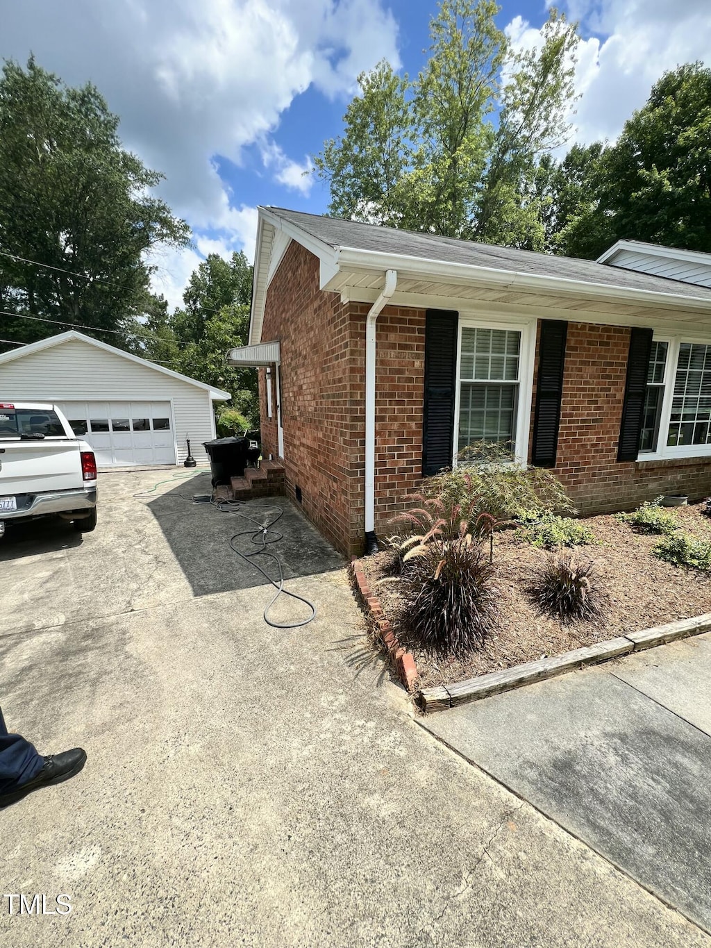 1526 Regency Ct, Burlington, NC 27215 - photo 2