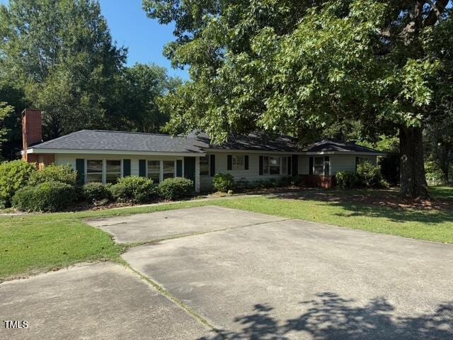 135 W Stewart St, Coats, NC 27521 - photo 2
