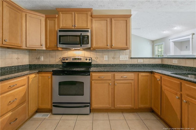 1733 Thunder Gulch Trl, Hope Mills, NC 28348 - photo 18