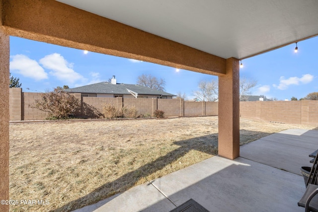 view of yard featuring a patio area