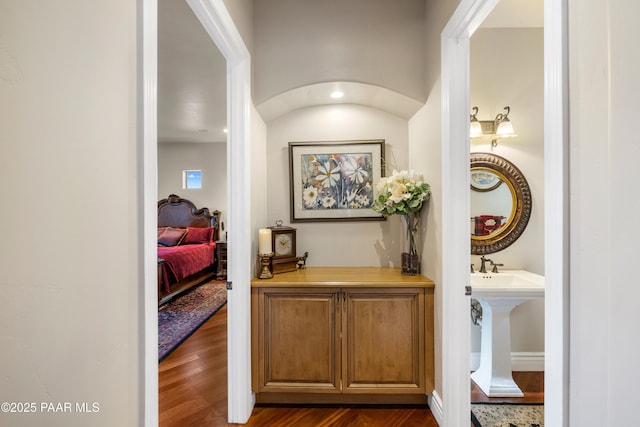 791 N Creekside Dr, Prescott, AZ 86303 - hallway with dark wood-style floors