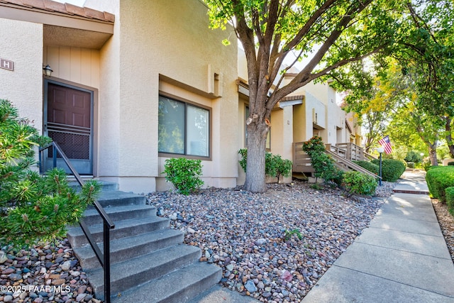 entrance to property with stucco siding