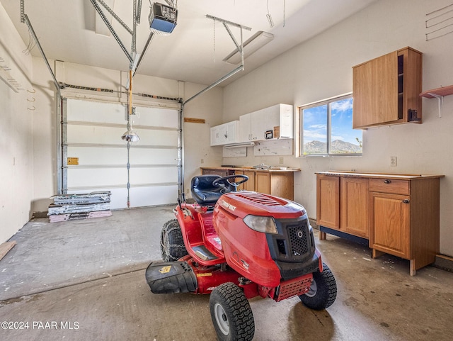 18301 S Peeples Valley Rd, Peeples Valley, AZ 86332 - garage featuring a garage door opener