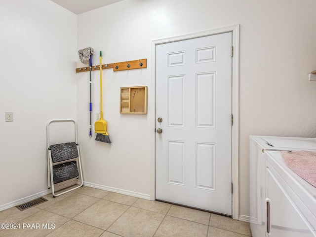 18301 S Peeples Valley Rd, Peeples Valley, AZ 86332 - laundry room featuring washer and clothes dryer and light tile patterned floors