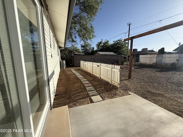 8470 E Sommer Dr, Prescott Valley, AZ 86314 - fenced backyard featuring a patio
