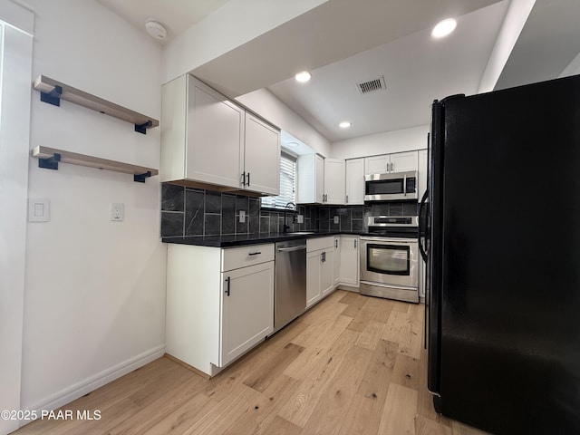 8470 E Sommer Dr, Prescott Valley, AZ 86314 - kitchen featuring stainless steel appliances, light wood-style flooring, decorative backsplash, white cabinets, and recessed lighting