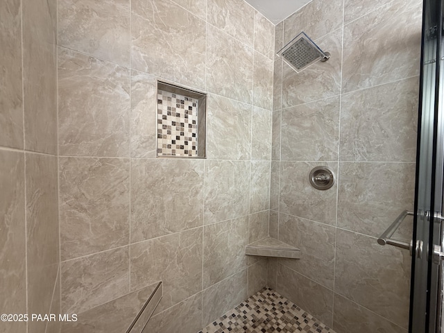 8470 E Sommer Dr, Prescott Valley, AZ 86314 - bathroom with a tile shower