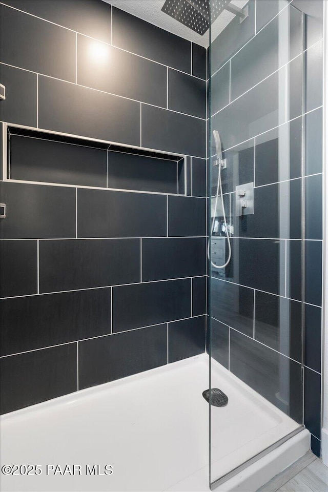 bathroom featuring tiled shower