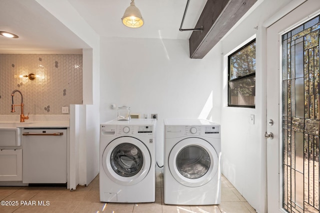 500 Broadview St, Prescott, AZ 86303 - washroom featuring light tile patterned floors and independent washer and dryer