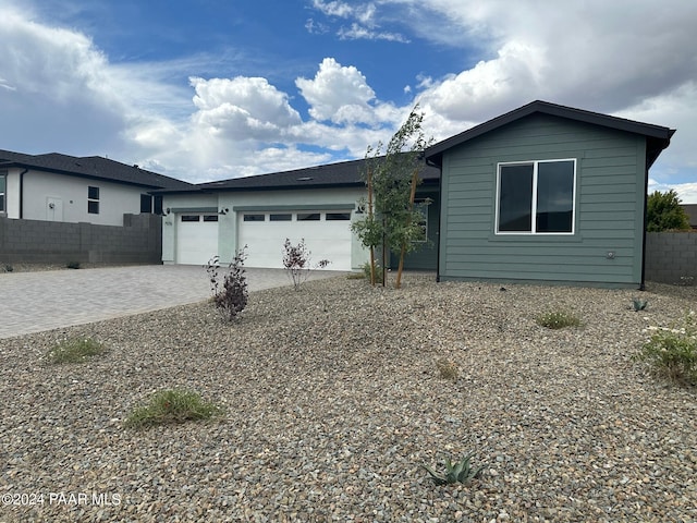 view of front facade featuring a garage