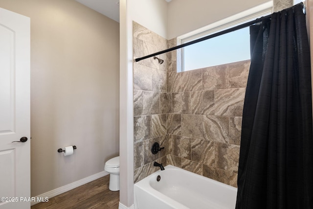 12300 W Slate Rd, Prescott, AZ 86305 - bathroom featuring baseboards, shower / bath combo with shower curtain, toilet, and wood finished floors