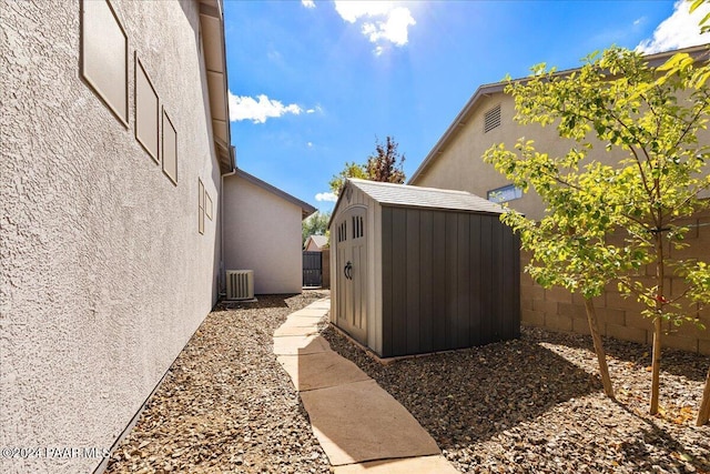 view of yard with a shed