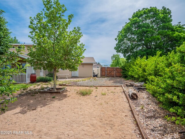 5700 N Concho Dr, Prescott Valley, AZ 86314 - view of yard with a gate