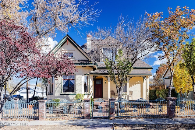 view of front of property featuring a porch