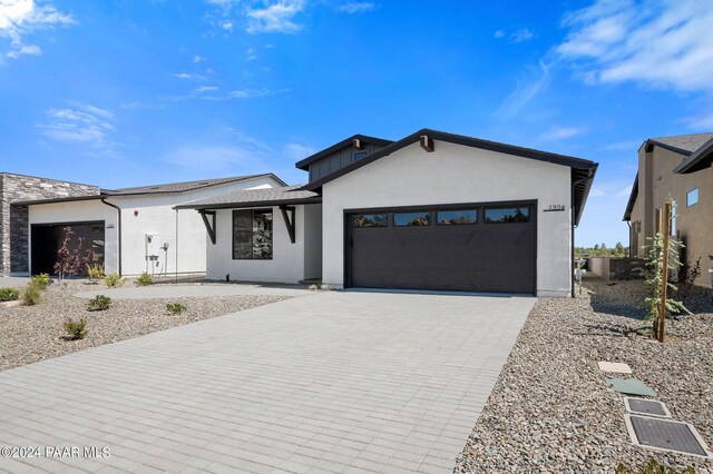 view of front facade featuring a garage