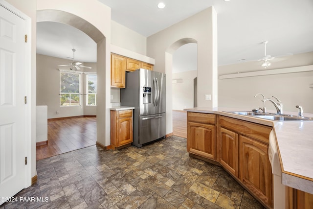 kitchen with stainless steel fridge with ice dispenser, dark hardwood / wood-style flooring, ceiling fan, and sink