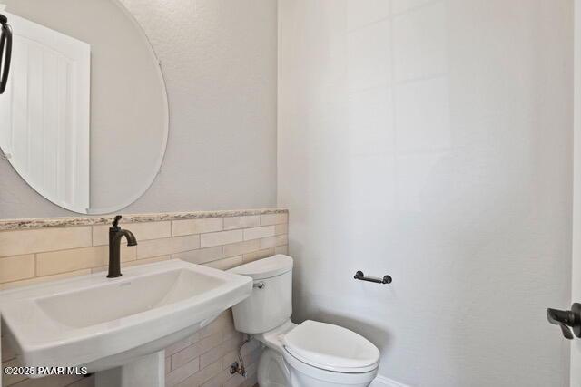 7064 N Robin Nest Ct, Prescott Valley, AZ 86315 - half bath featuring a sink and tile walls