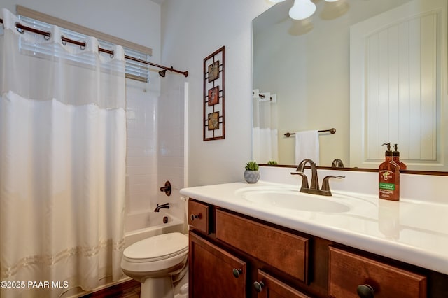 12993 E Toro St, Dewey-Humboldt, AZ 86327 - full bath with vanity, shower / bath combo, and wood finished floors