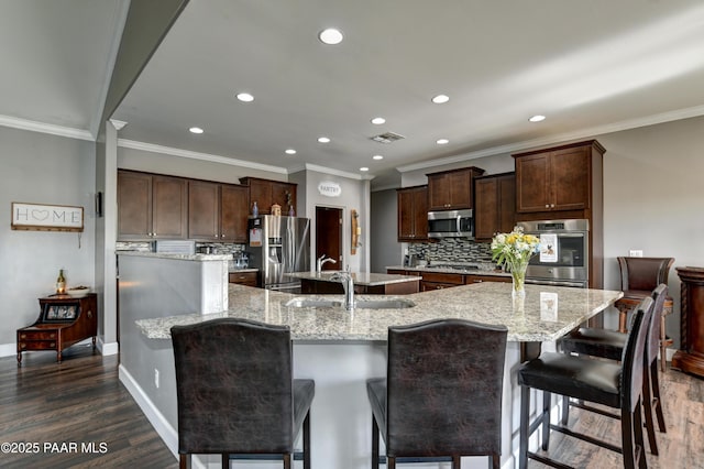 8675 N Buffalo Hill Ct, Prescott Valley, AZ 86315 - kitchen with a sink, stainless steel appliances, a large island, recessed lighting, and backsplash