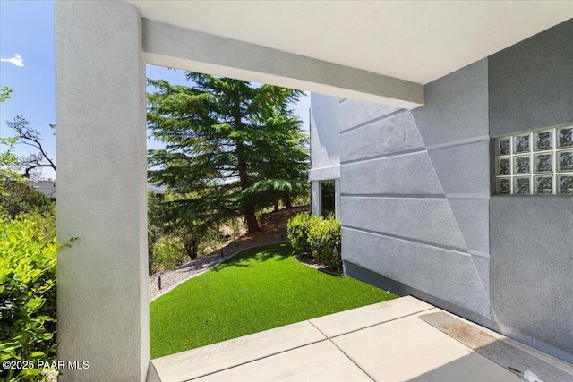 1369 Sierry Peaks Dr, Prescott, AZ 86305 - view of green lawn with a patio