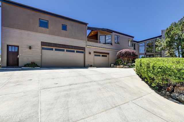 1301 S Manzanita Hill Rd, Prescott, AZ 86303 - modern home with an attached garage, driveway, and a balcony