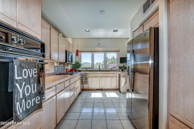1301 S Manzanita Hill Rd, Prescott, AZ 86303 - kitchen featuring a sink, visible vents, appliances with stainless steel finishes, and light brown cabinetry