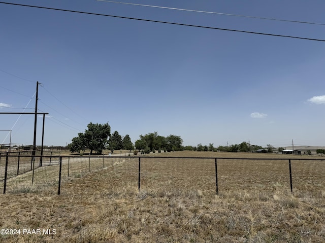 view of yard featuring a rural view