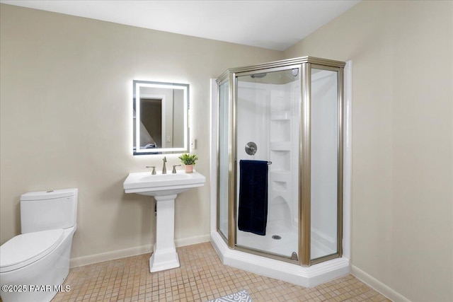 122 N Willow St, Prescott, AZ 86305 - full bathroom featuring a shower stall, baseboards, and toilet
