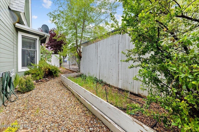 122 N Willow St, Prescott, AZ 86305 - view of side of home with fence