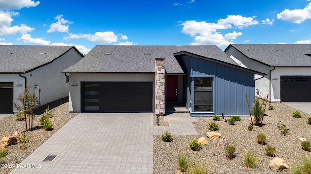 view of front of property featuring a garage