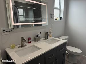 bathroom with a shower with curtain, vanity, and toilet