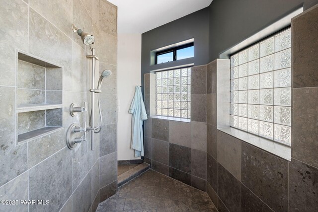 13175 N Bull Run Rd, Prescott, AZ 86305 - full bath with a tile shower and stone finish flooring