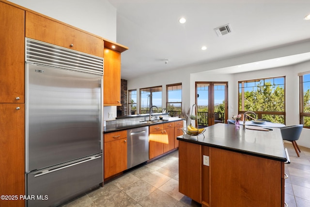13175 N Bull Run Rd, Prescott, AZ 86305 - kitchen with appliances with stainless steel finishes, a sink, healthy amount of natural light, recessed lighting, and dark countertops