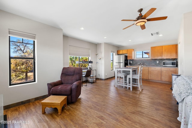 13175 N Bull Run Rd, Prescott, AZ 86305 - living area featuring healthy amount of natural light, ceiling fan, baseboards, and recessed lighting