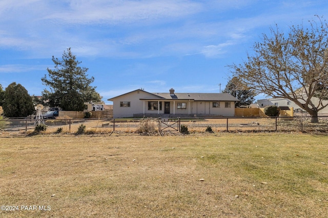 view of front of property with a front yard