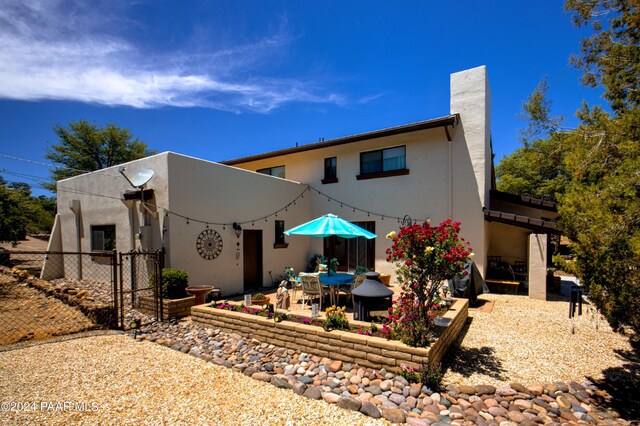 view of front of home featuring a patio area