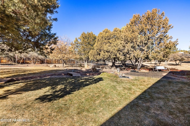 view of yard featuring a rural view