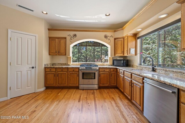 115 E Rosser St, Prescott, AZ 86301 - kitchen featuring stainless steel appliances, plenty of natural light, brown cabinetry, light wood finished floors, and recessed lighting