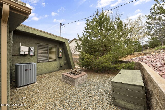 view of yard featuring central AC unit