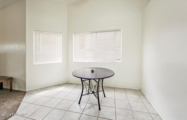 sitting room featuring light tile patterned flooring