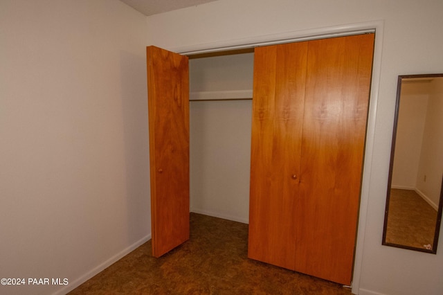 unfurnished bedroom featuring a closet