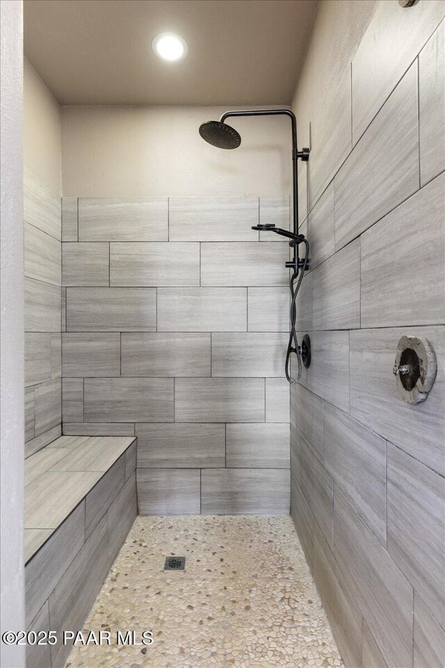 17940 E Native Dancer Ln, Dewey-Humboldt, AZ 86327 - bathroom featuring tiled shower