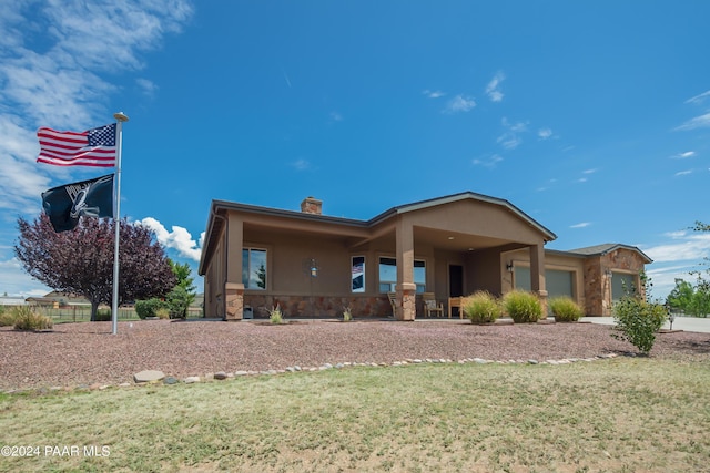 view of front of property with a front lawn