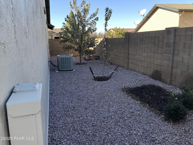 view of yard featuring central AC unit