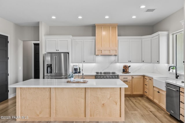 6829 E Sapphire Ln, Prescott Valley, AZ 86315 - kitchen with stainless steel appliances, light brown cabinets, light wood-style floors, a sink, and recessed lighting