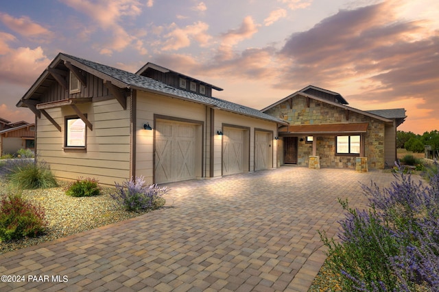 view of front facade featuring a garage