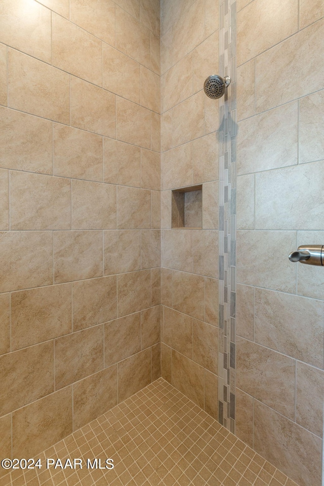 bathroom featuring tiled shower