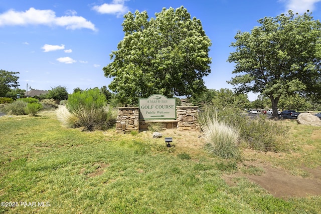 community sign with a lawn